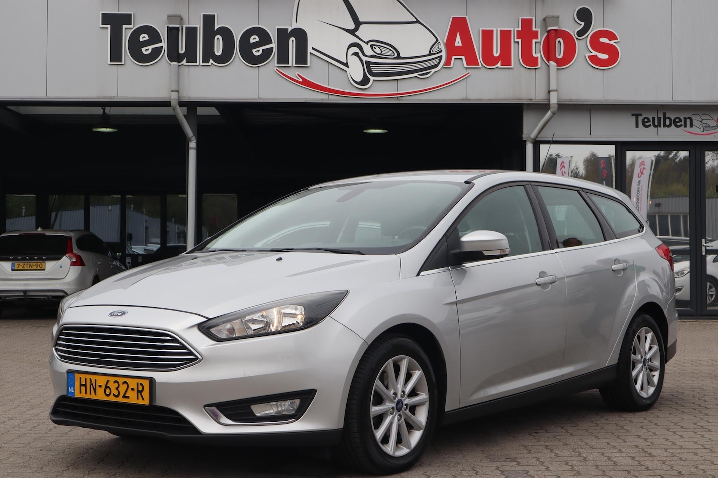 Ford Focus Wagon - 1.0 Titanium Edition | Parkeersensoren achter | Bluetooth | D-riem vervangen - AutoWereld.nl