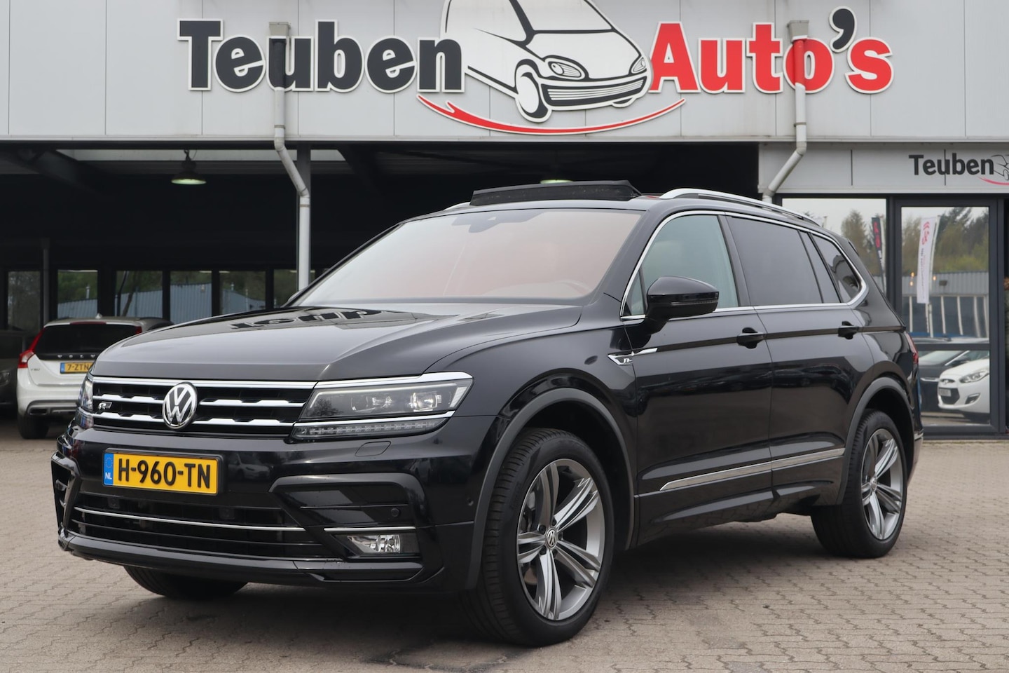 Volkswagen Tiguan Allspace - 1.5 TSI Highline Business R 7p. | NL Auto | Panoramadak | Led | Camera | Leder - AutoWereld.nl