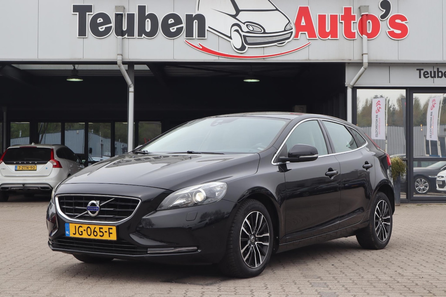 Volvo V40 - 2.0 T2 Nordic+ | Leder | Panoramadak | Stoelverwarming | Xenon - AutoWereld.nl