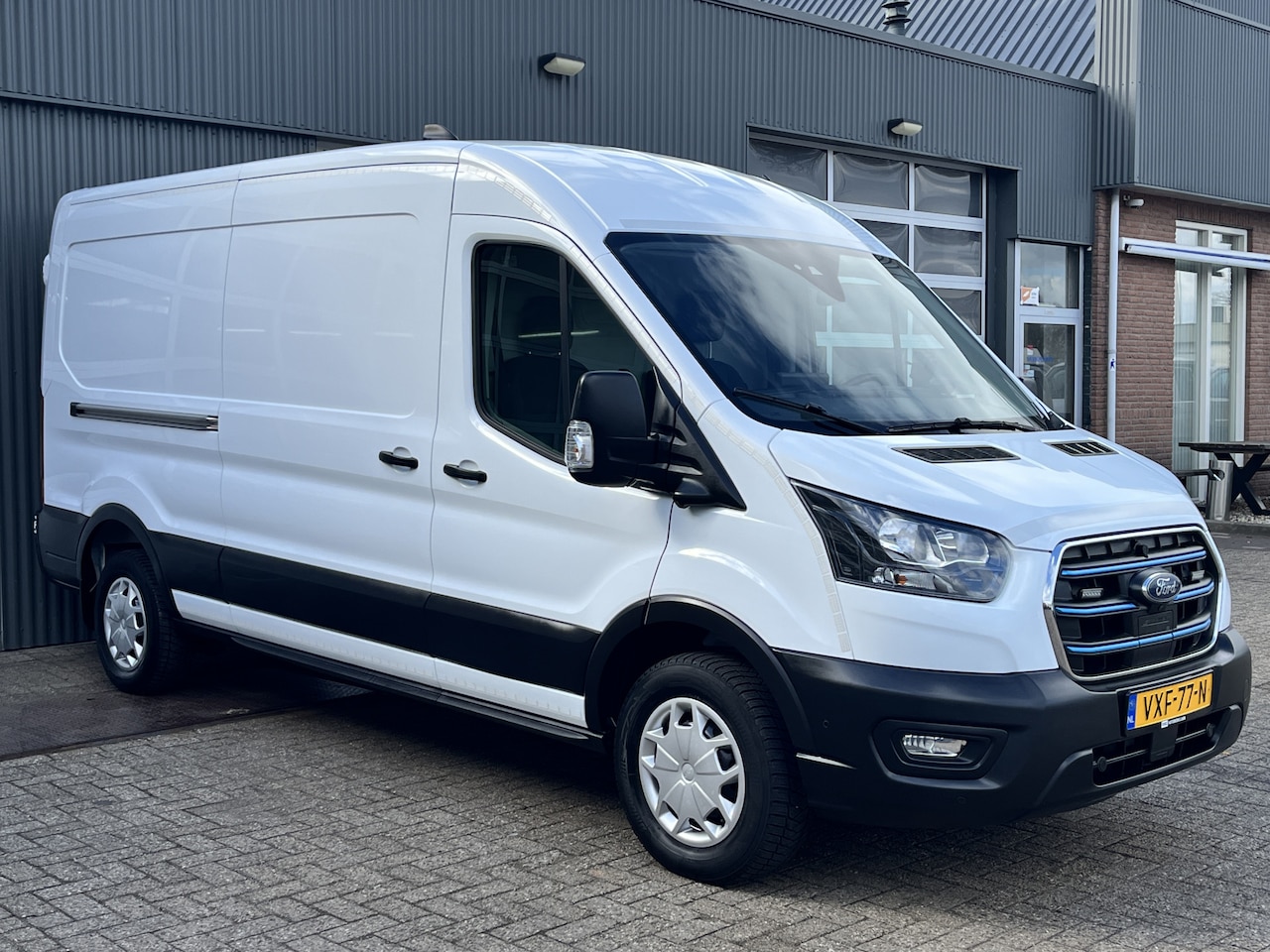 Ford E-Transit - 350 L3H2 Trend 68 kWh Kastinrichting Werkplaatsinrichting Airco Cruise controle 360° Camer - AutoWereld.nl