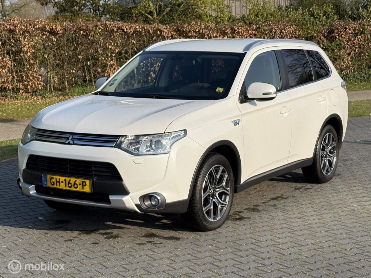 Mitsubishi Outlander - 2.0 PHEV instyle 2.0 PHEV Instyle+ - AutoWereld.nl