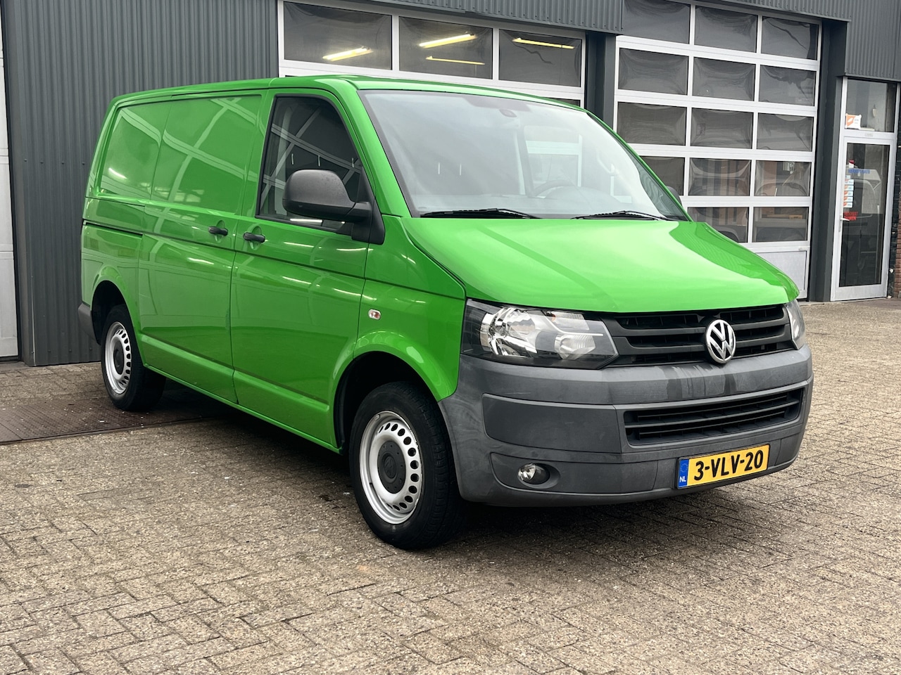 Volkswagen Transporter - 2.0 TDI L1H1 Airco Cruise controle Trekhaak 2200kg trekgewicht Telefoonverbinding Navigati - AutoWereld.nl