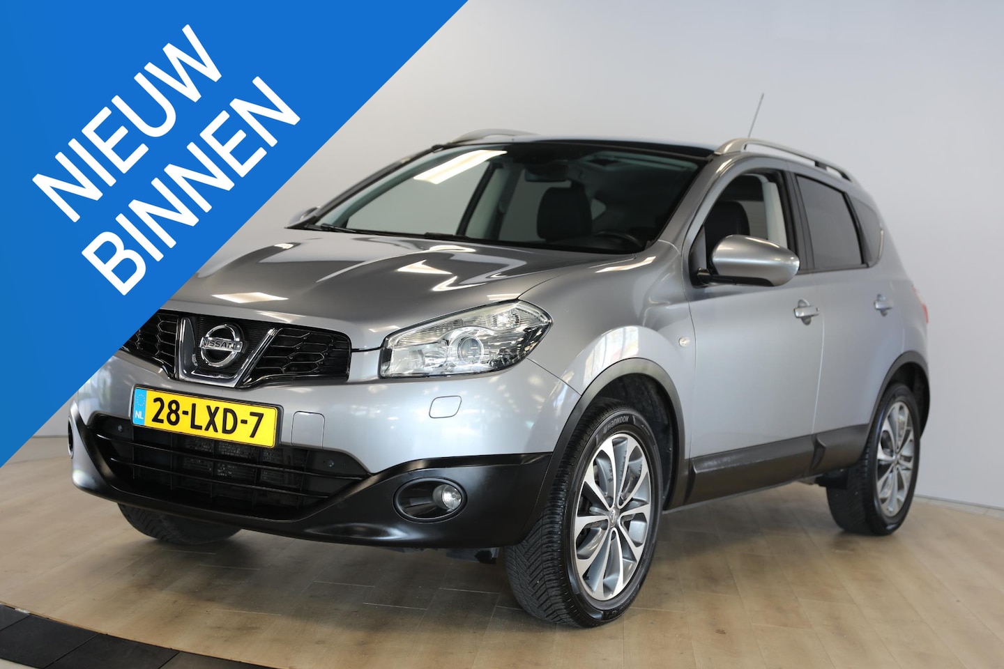 Nissan Qashqai - 2.0 Tekna 4WD | Panoramadak | Trekhaak | Camera - AutoWereld.nl