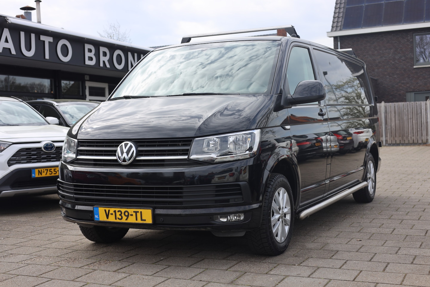 Volkswagen Transporter - 2.0 TDI L2H1 HIGHLINE | AIRCO | CRUISE | TREKHAAK - AutoWereld.nl