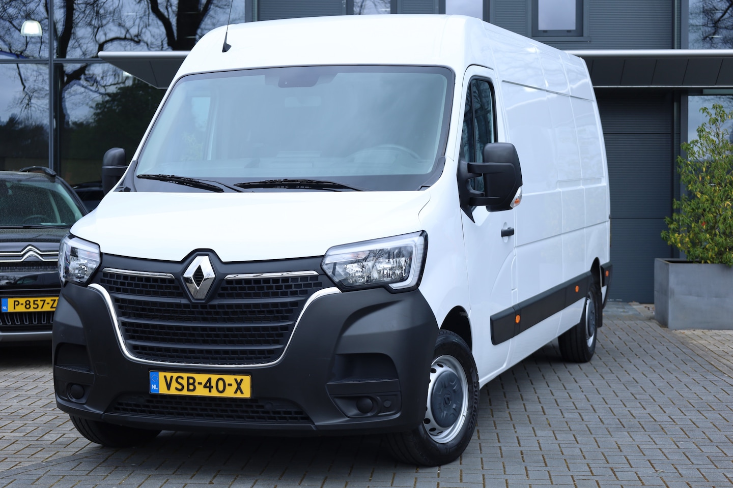 Renault Master - T35 2.3 dCi 150pk L3H2 | Comfort | Airco | Trekhaak | Audio - AutoWereld.nl