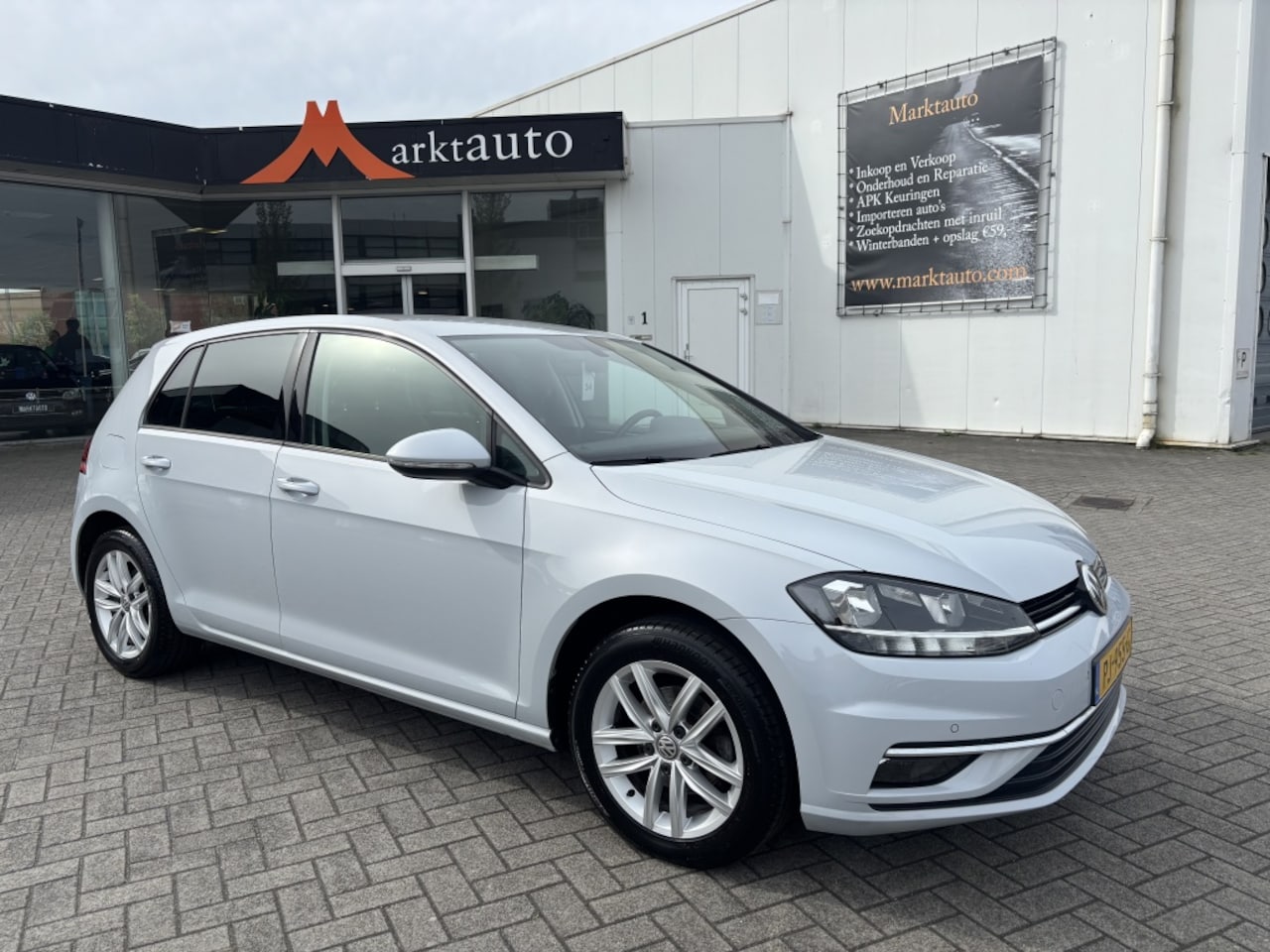 Volkswagen Golf - 1.0 TSI Comfortline Navi Bluetooth Trekhaak Parkeersensoren - AutoWereld.nl