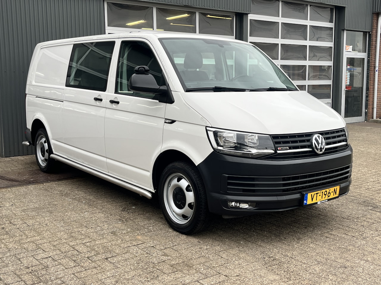 Volkswagen Transporter - 2.0 TDI L2H1 DC 4Motion 150pk 2x Schuifdeur 4x4 Btw en Bpm vrij!! Airco Cruise controle Tr - AutoWereld.nl