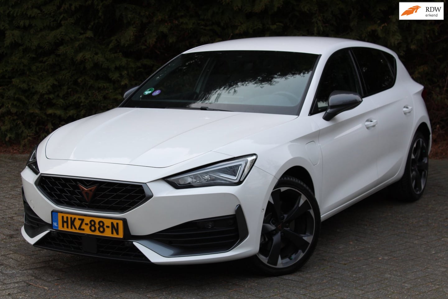 CUPRA Leon - 1.4 e-Hybrid VZ Business 245PK Automaat | Parkeercamera | Apple/Andoid Carplay | Virtual C - AutoWereld.nl
