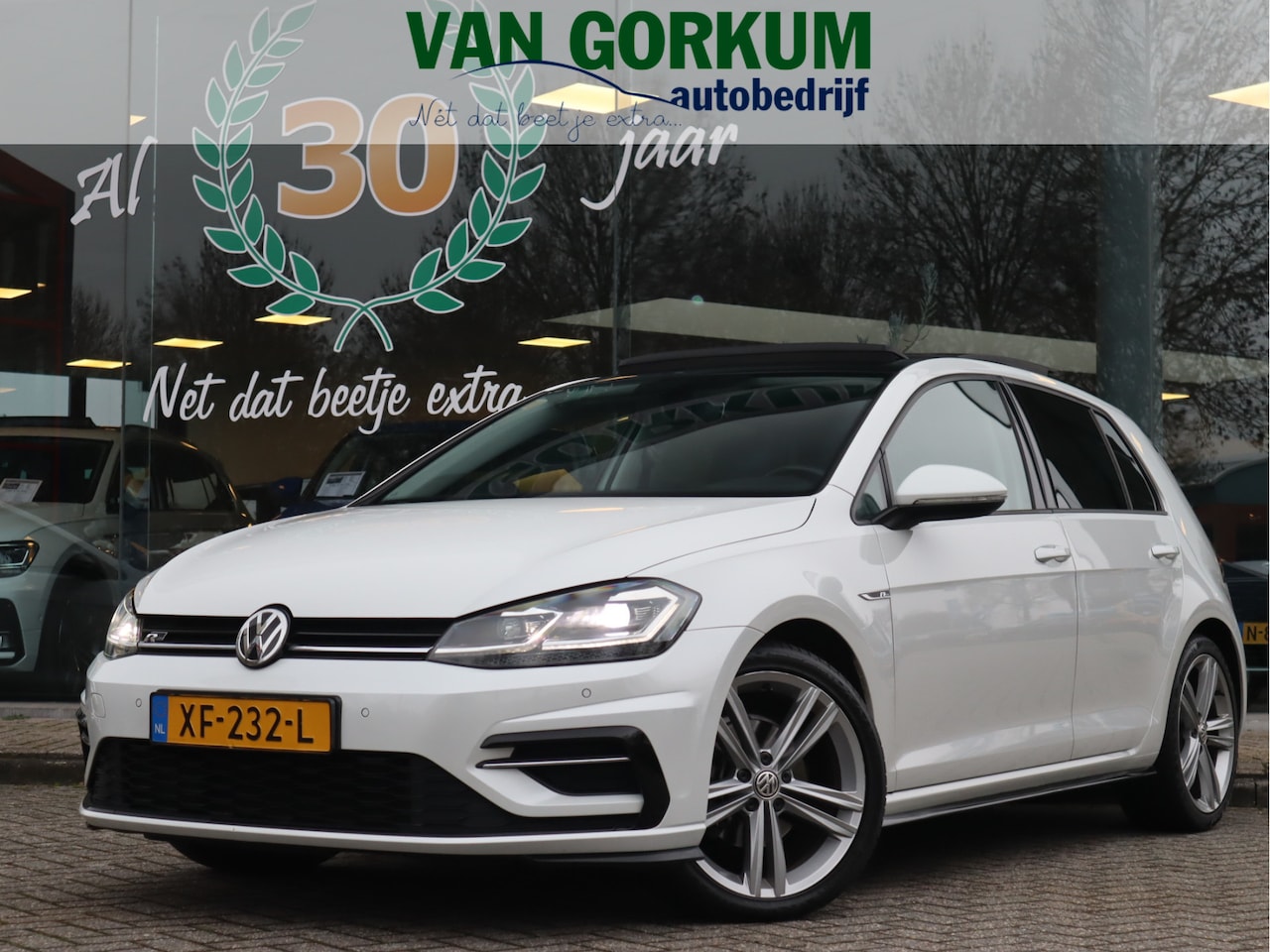 Volkswagen Golf - 1.5 TSI Highline Pano / Navi / Elekramen / R-Line / Climate / Led Dealeronderhouden - AutoWereld.nl