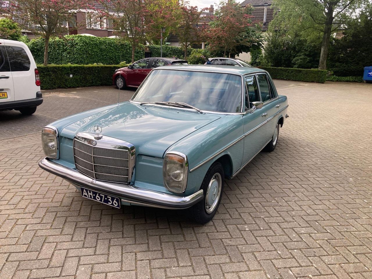 Mercedes-Benz 200-serie - W114 200 - AutoWereld.nl