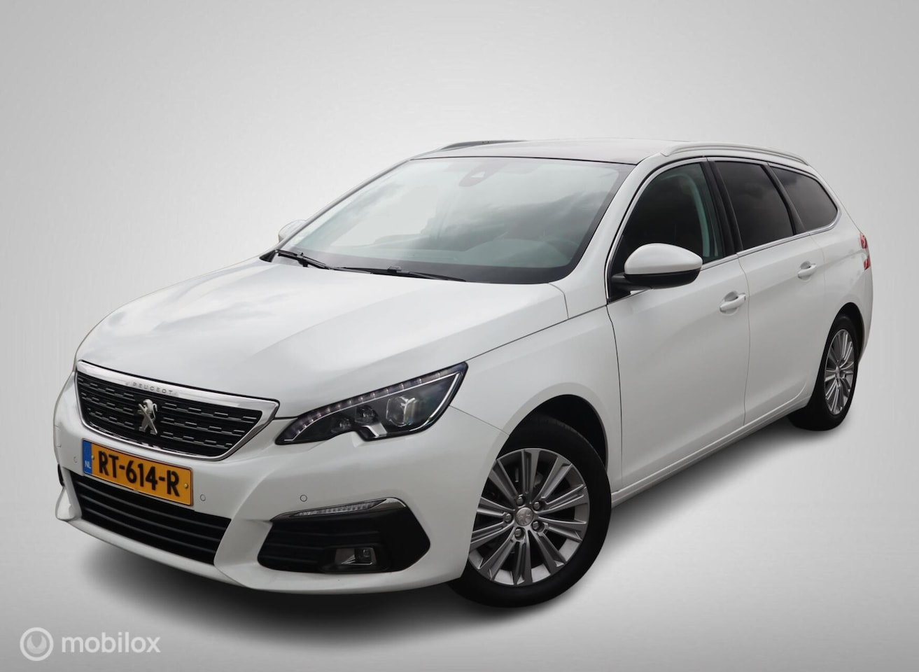 Peugeot 308 SW - 1.2 PT 131 PK AUTOMAAT Allure Navi Leer Trekhaak Stoelverw Panodak Chroom DonkerGlas - AutoWereld.nl