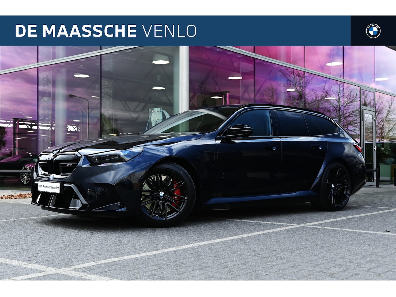 BMW 5-serie Touring - M5 Automaat / Trekhaak / Panoramadak / M Drive Professional / Comfort Access / Bowers & Wi - AutoWereld.nl