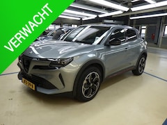 Alfa Romeo Junior - Elettrica Speciale 54 kWh Navigatie | Camera | LED Matrix | Warmte pomp | Pack Techno