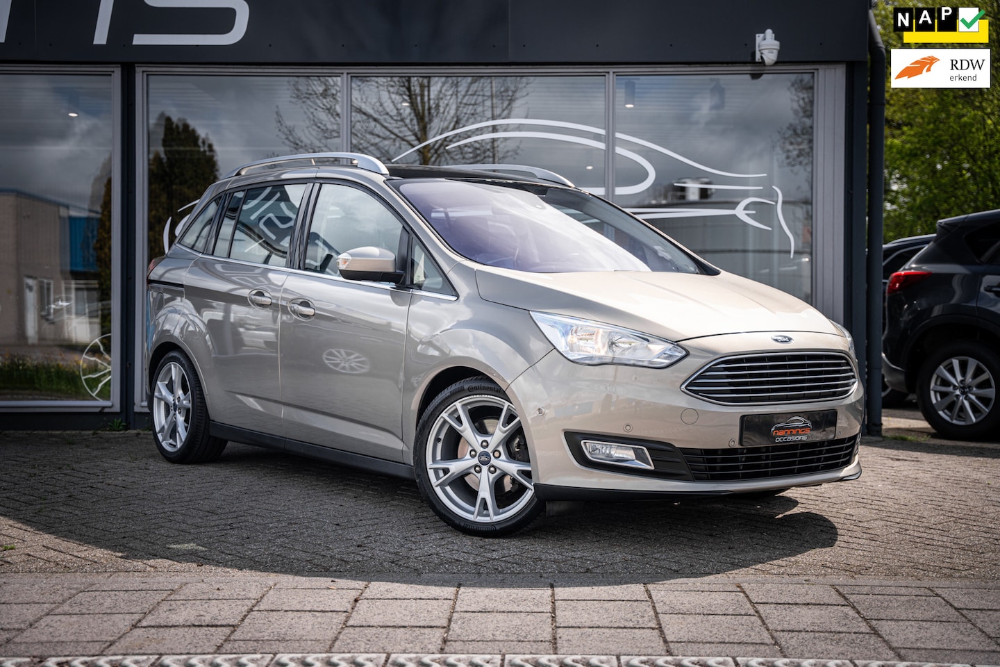 Ford Grand C-Max - 1.0 Titanium|Apple Carplay|Eerste Eigenaar|Dealer onderhouden|Navi|Cruise Control|Pano|Key - AutoWereld.nl
