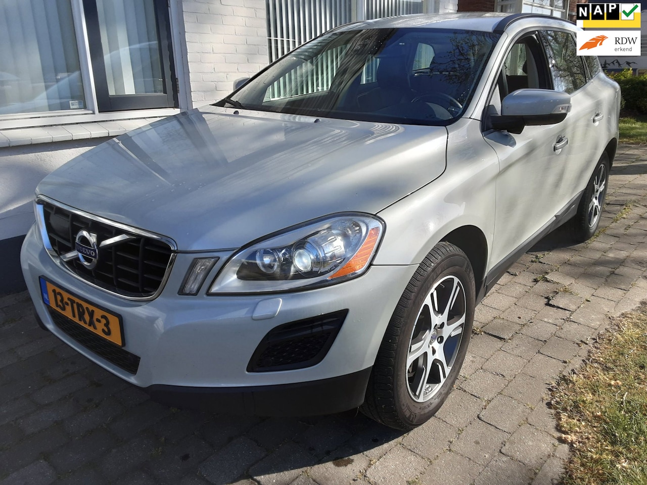 Volvo XC60 - 2.0 T5 Momentum 2.0 T5 Momentum - AutoWereld.nl