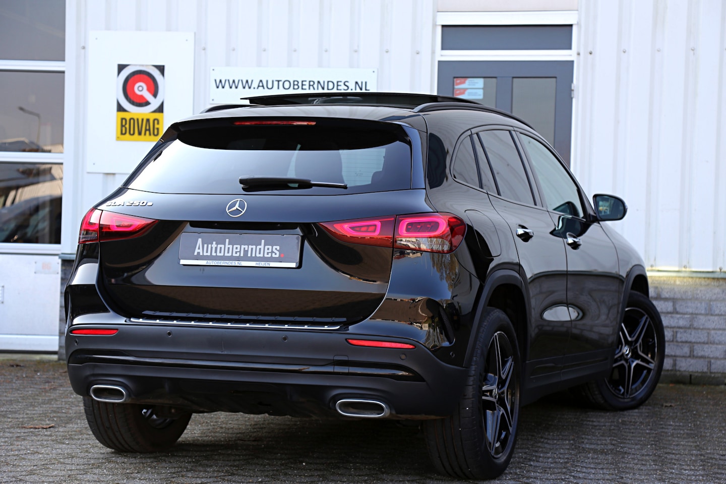 Mercedes-Benz GLA-Klasse - 250 e AMG Line*Perfect Onderh.*Pano/Elek. Trekhaak/Night/Sfeer/LED/DAB/Keyless Entry+Go/Ca - AutoWereld.nl
