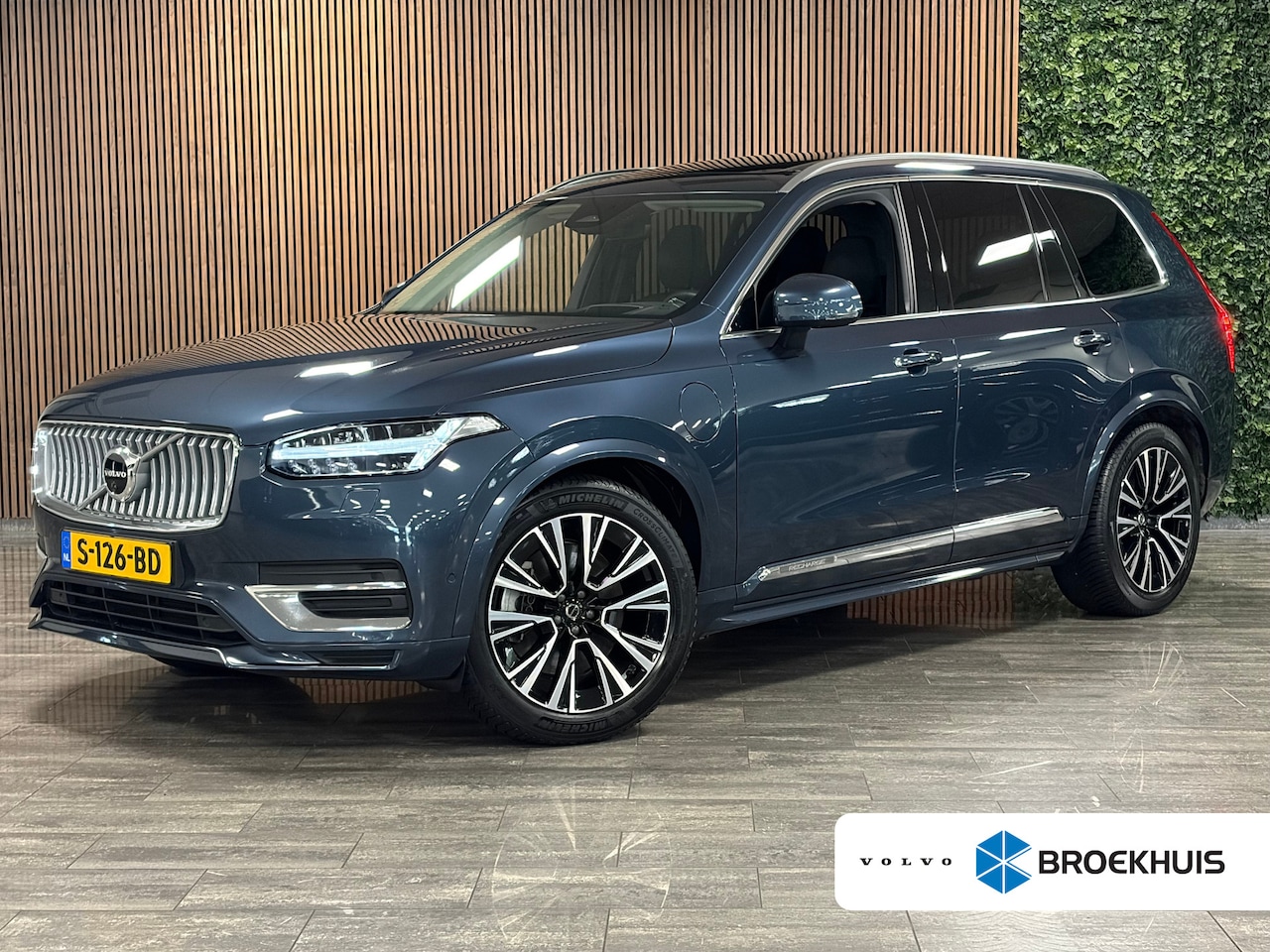 Volvo XC90 - T8 AWD Recharge Ultimate Ultra Bright | Luchtvering | Trekhaak | All Season banden | 360 C - AutoWereld.nl