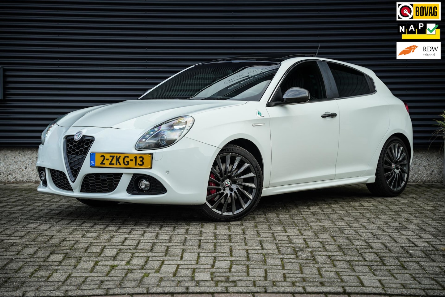 Alfa Romeo Giulietta - 1.750 Turbo Veloce | Org. NL-Auto! | Panoramadak | Xenon | Cruise Control | Bianco Pastell - AutoWereld.nl