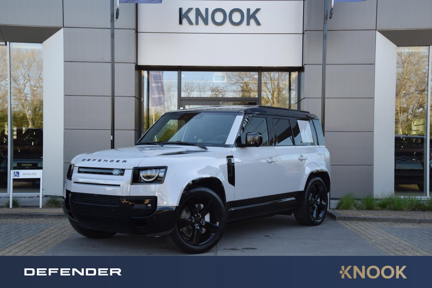 Land Rover Defender 110 - P300e Dynamic SE Edition | Borasco Grey | Pano | Trekhaak - AutoWereld.nl