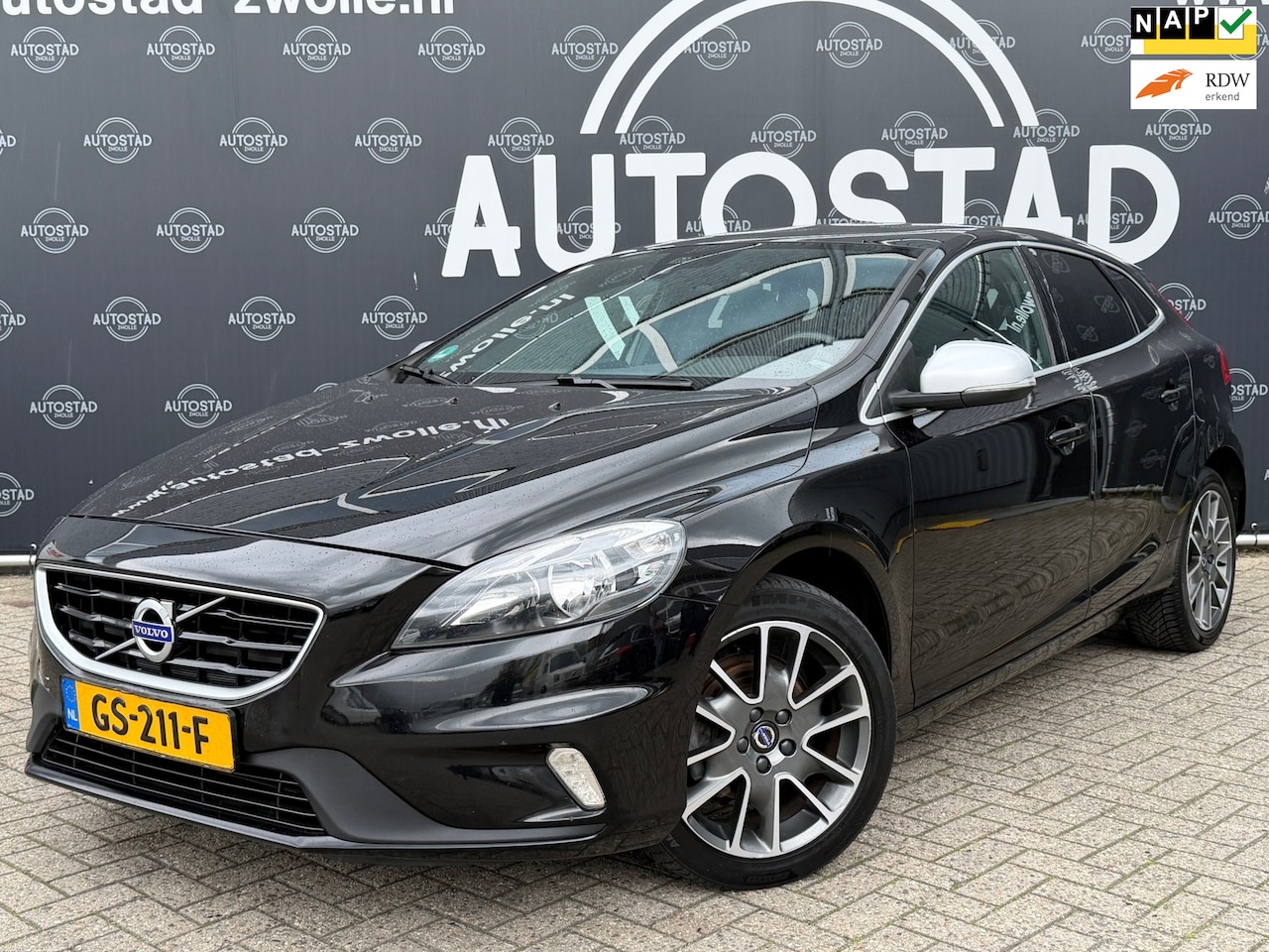 Volvo V40 - 2.0 D2 R-Design Business NL-Auto/2e Eigenaar/Pano/Euro 6/Navi/NAP/APK/Airco - AutoWereld.nl