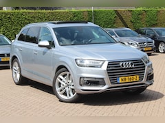 Audi Q7 - 3.0 TDI e-tron quattro Sport / Trekhaak / Panoramadak / Camera / 21'' / Luchtvering / Lede