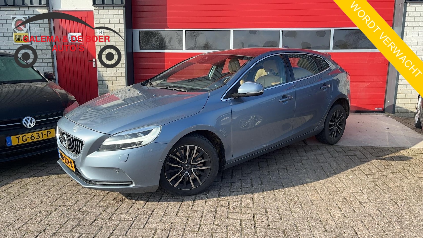 Volvo V40 - 1.5 T3 Inscription AUTOMAAT / TREKHAAK / FULL LED / BRUIN LEDER / PANORAMADAK / STANDKACHE - AutoWereld.nl