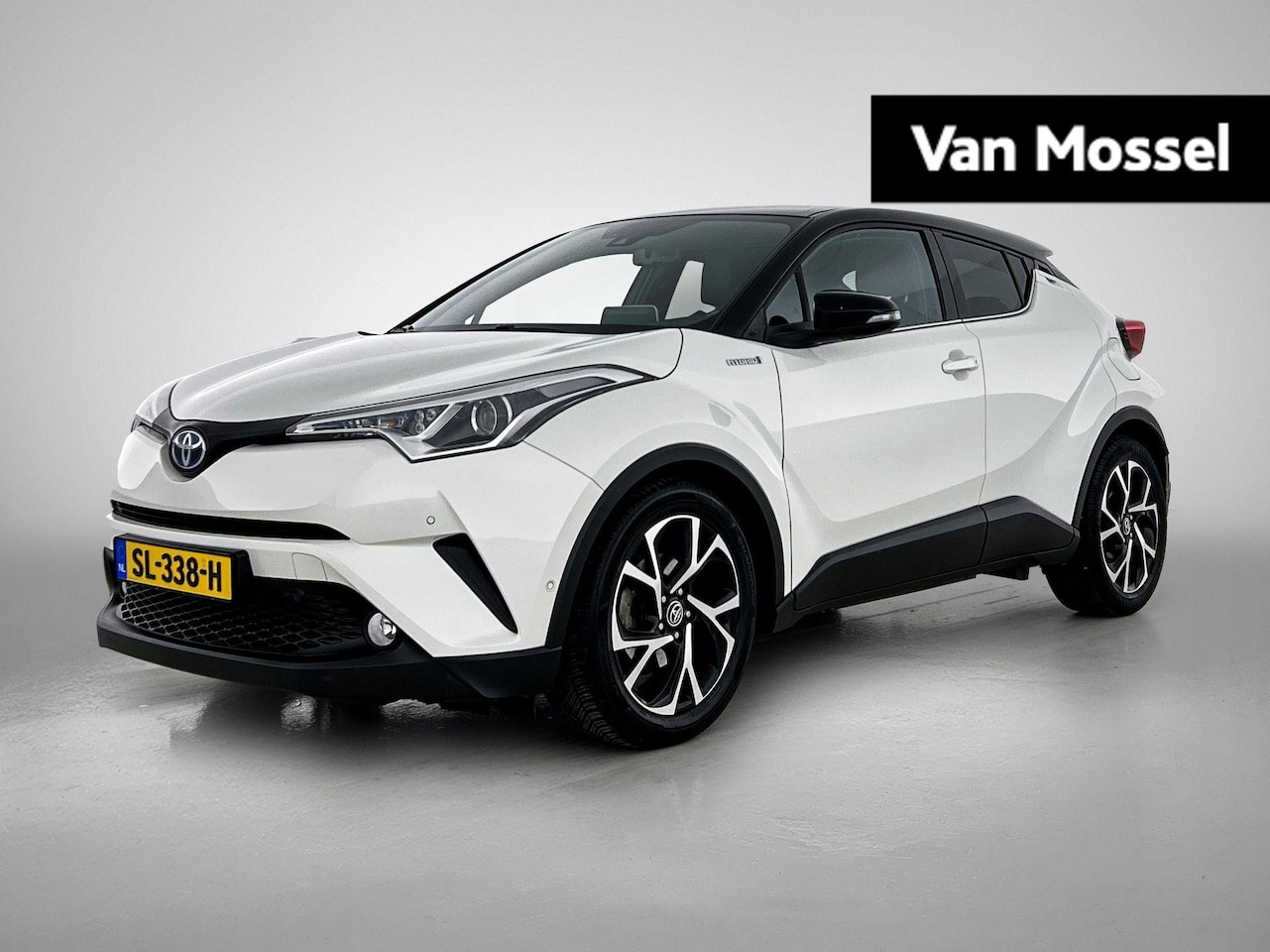 Toyota C-HR - 1.8 Hybrid Bi-Tone Plus | Airco | Achteruitrijcamera | All Seasonbanden | Blind Spot Warni - AutoWereld.nl
