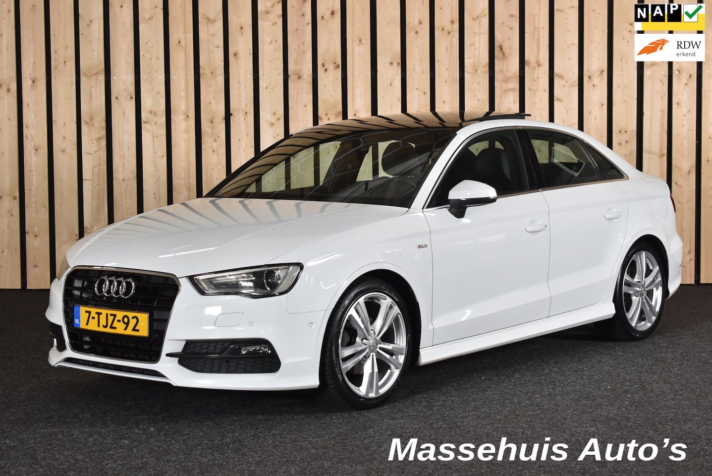 Audi A3 Limousine - 1.4 TFSI CoD Ambition Pro Line S Panorama DSG Xenon NL auto Trekhaak 2e eig. - AutoWereld.nl