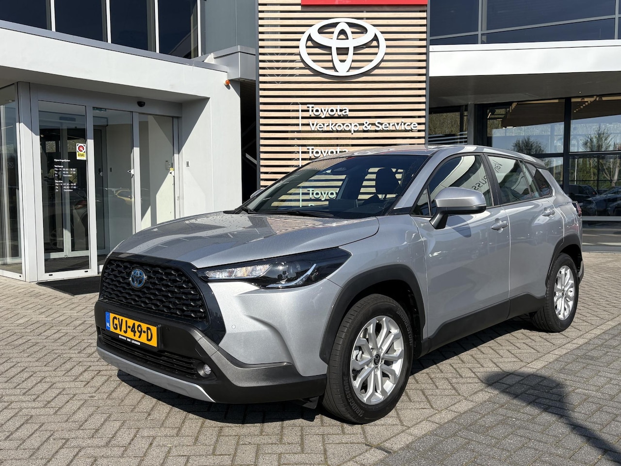 Toyota Corolla Cross - HYBRID 200 DYNAMIC STOEL/STUURVERW PARK-SENSOREN BLIND-SPOT CLIMA AD-CRUISE 17' LM-VELGEN - AutoWereld.nl