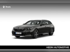 BMW i5 Touring - eDrive40 M Sport Edition 84 kWh M Sport Pro | Trekhaak | Panoramadak | Innovation | Travel