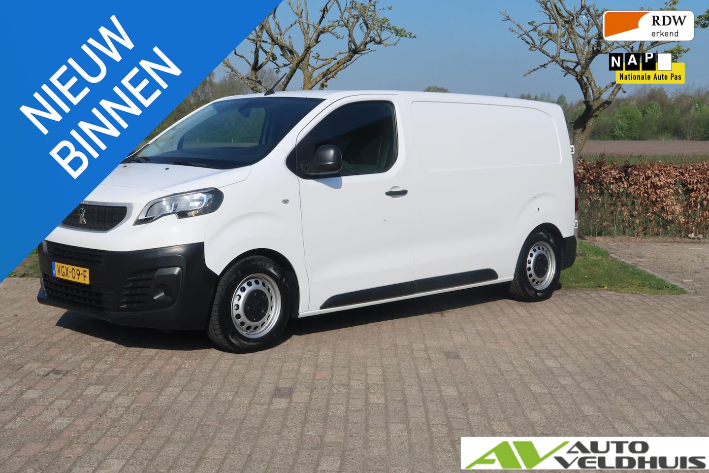 Peugeot Expert - 1.5 BlueHDI 100 Standard Premium INRICHTING. NETTE BUS - AutoWereld.nl