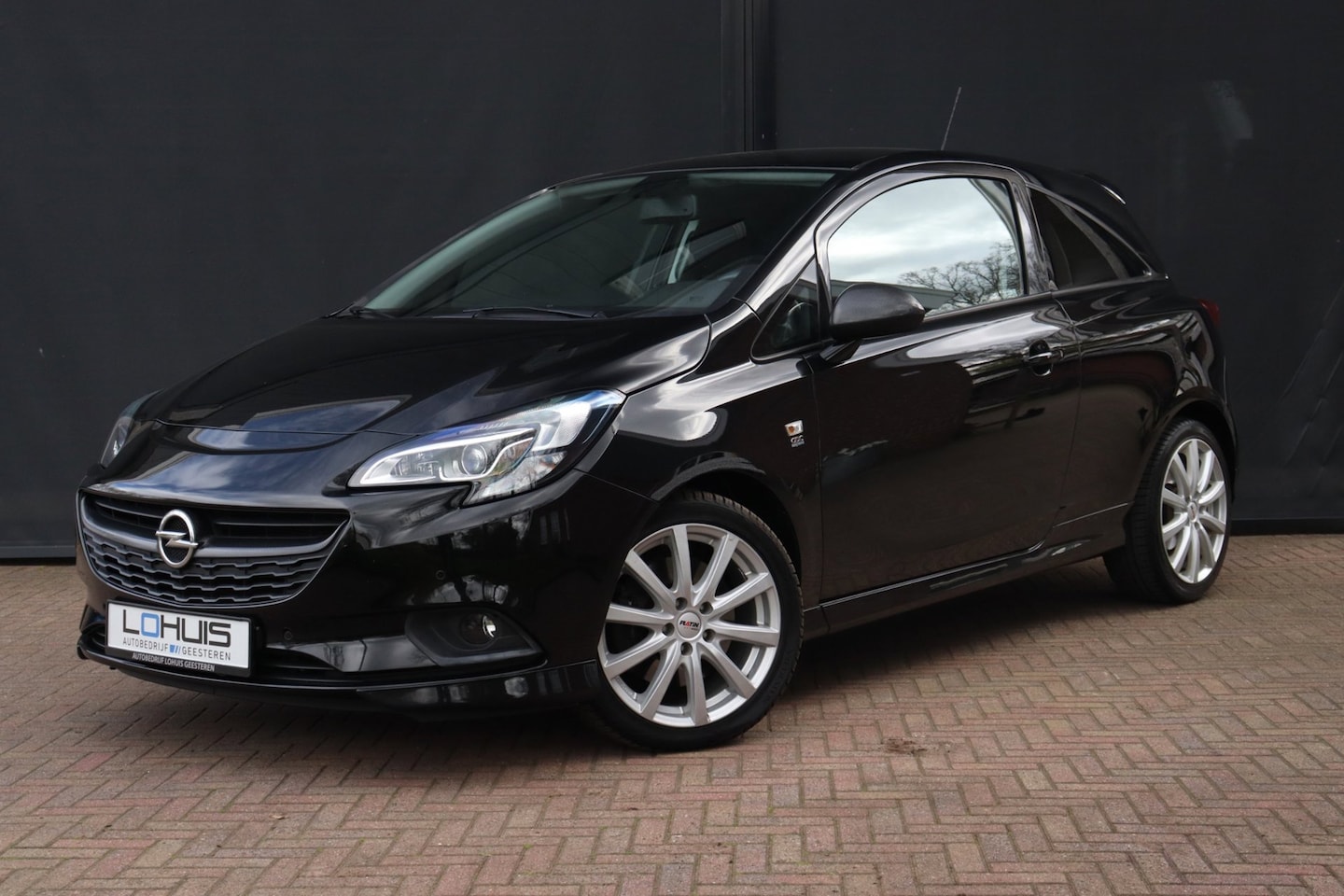 Opel Corsa - 1.4 OPC Line - AutoWereld.nl