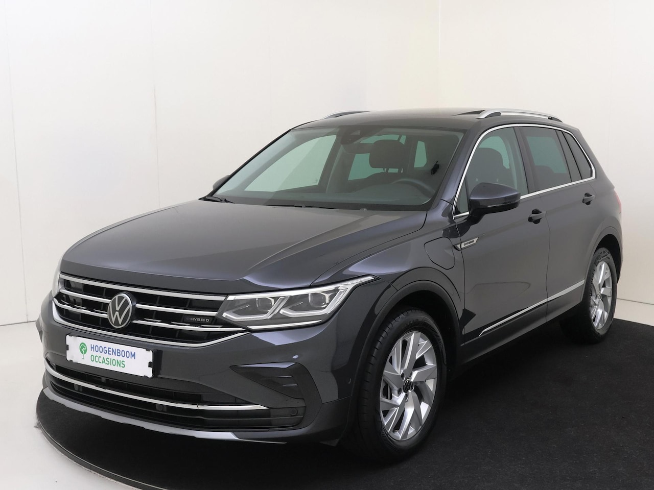 Volkswagen Tiguan - 1.4 TSI eHybrid Elegance | Panoramadak | Dodehoek detectie | Parkeerassistent |  Keyless | - AutoWereld.nl