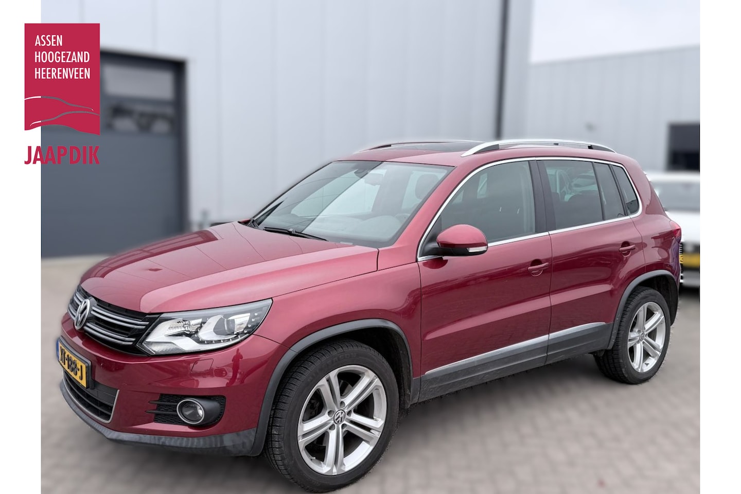 Volkswagen Tiguan - BWJ 12-2014 | 1.4T 161PK R-Line Edition AUTOMAAT | TREKHAAK | PANO DAK | NAVI | CAMERA A | - AutoWereld.nl