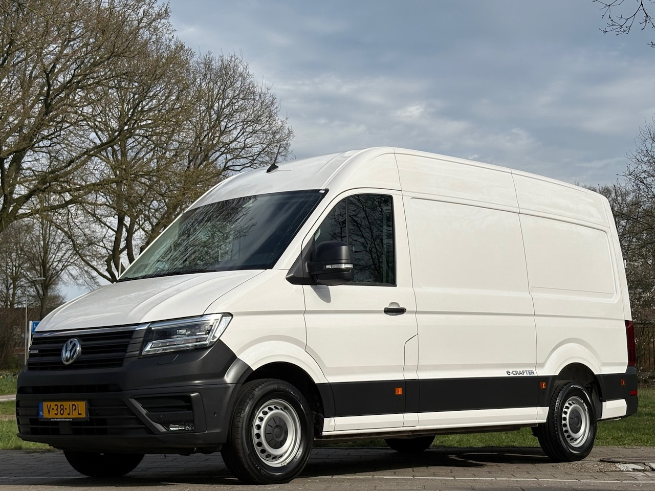 Volkswagen Crafter - E-Crafter L2H3 36 kWh|100% elektrisch|cruise|clima|LED|achteruitrijcamera|parkeersensoren| - AutoWereld.nl