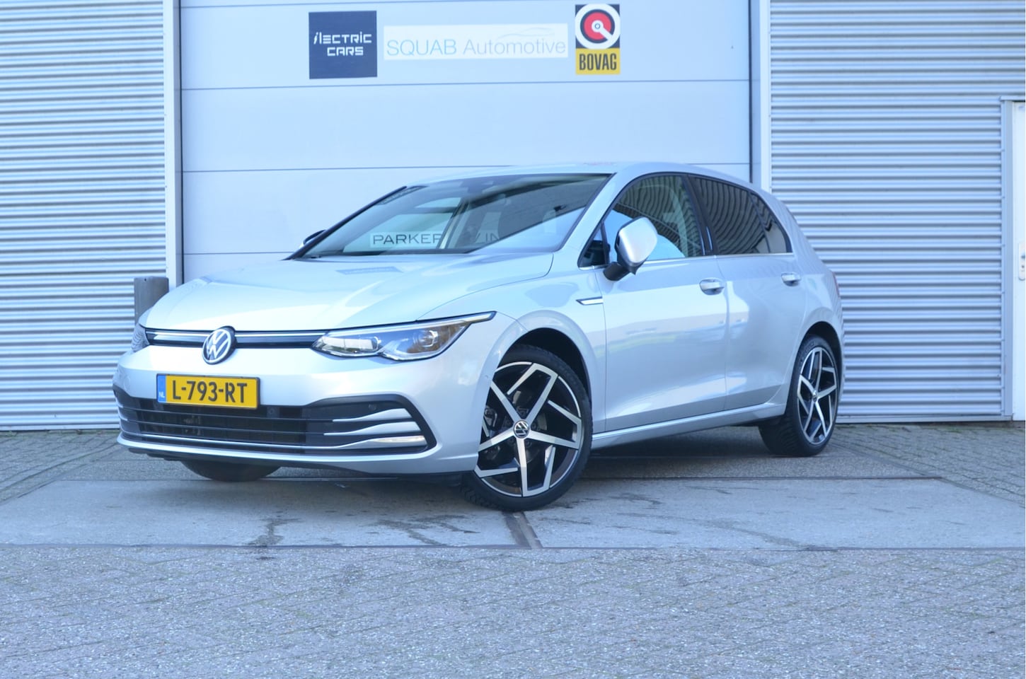 Volkswagen Golf - 1.5 TSI R-Line HUD, 18" Alu - AutoWereld.nl