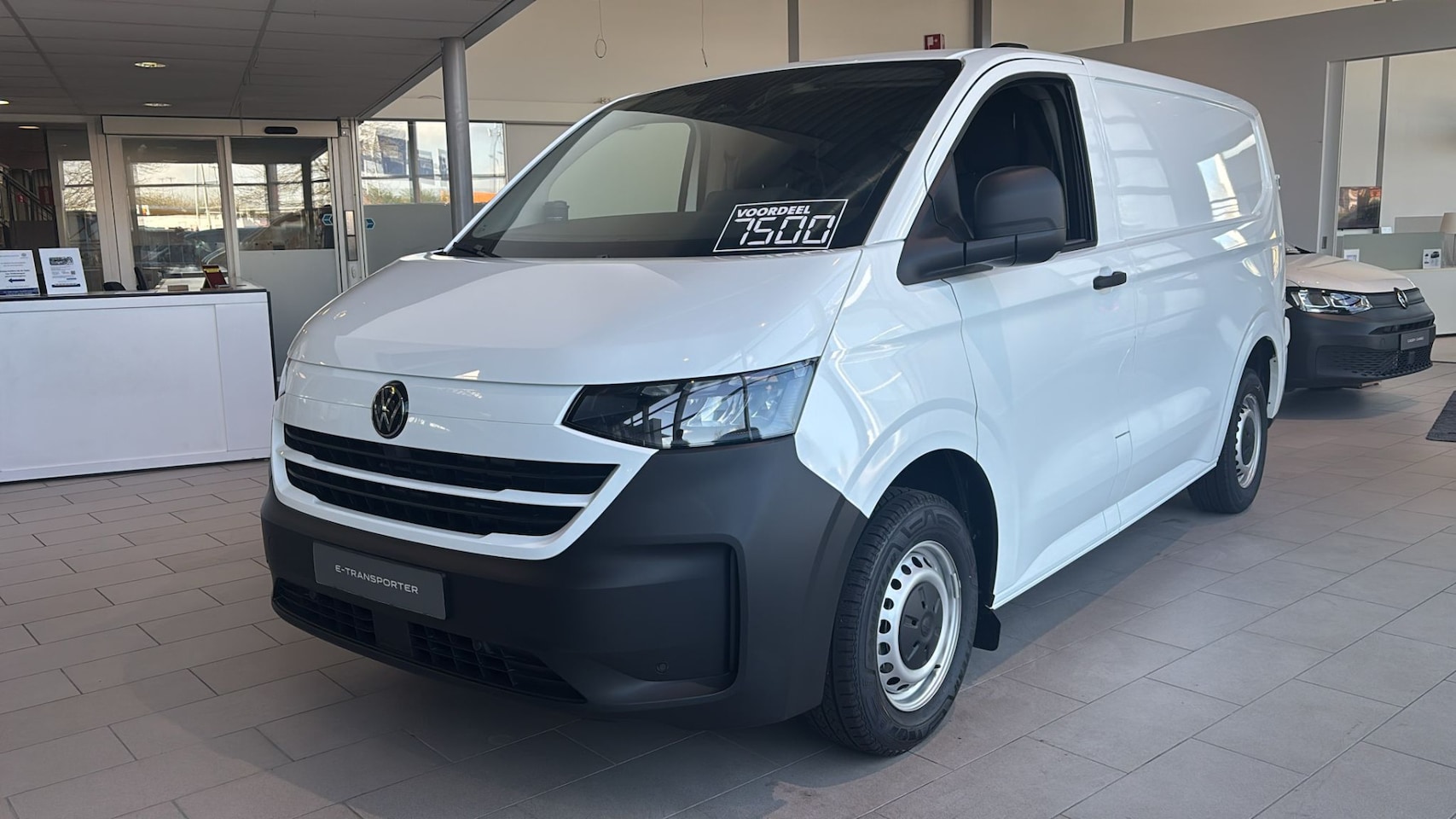 Volkswagen e-Transporter - L1H1 218pk 64kWh RWD / Direct leverbaar - AutoWereld.nl