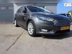 Ford Focus Wagon - 1.0 Titanium, nieuwe distributie-set, trekhaak, navigatie, cruisecontrol, boekjes, 2x sleu