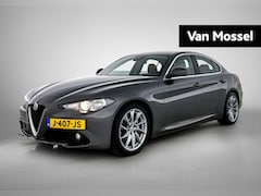 Alfa Romeo Giulia - 2.0T Super | Trekhaak | Memory stoelen | PDC |
