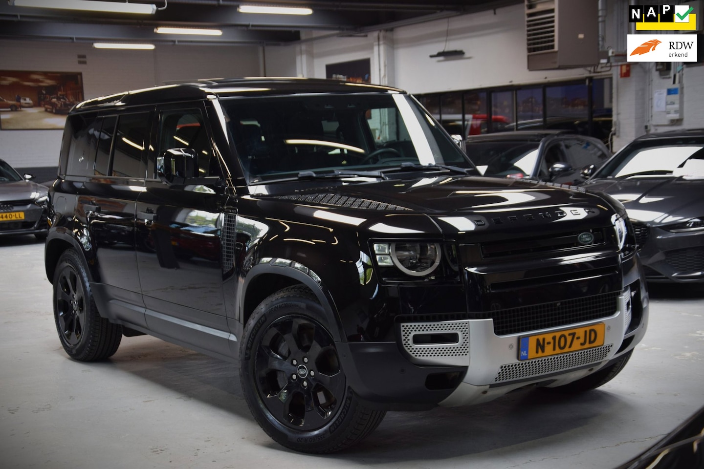 Land Rover Defender 110 - 2.0 P400e 110 X-Dynamic SE Panoramadak|1e Eig|Dealer onderhouden|BTW - AutoWereld.nl