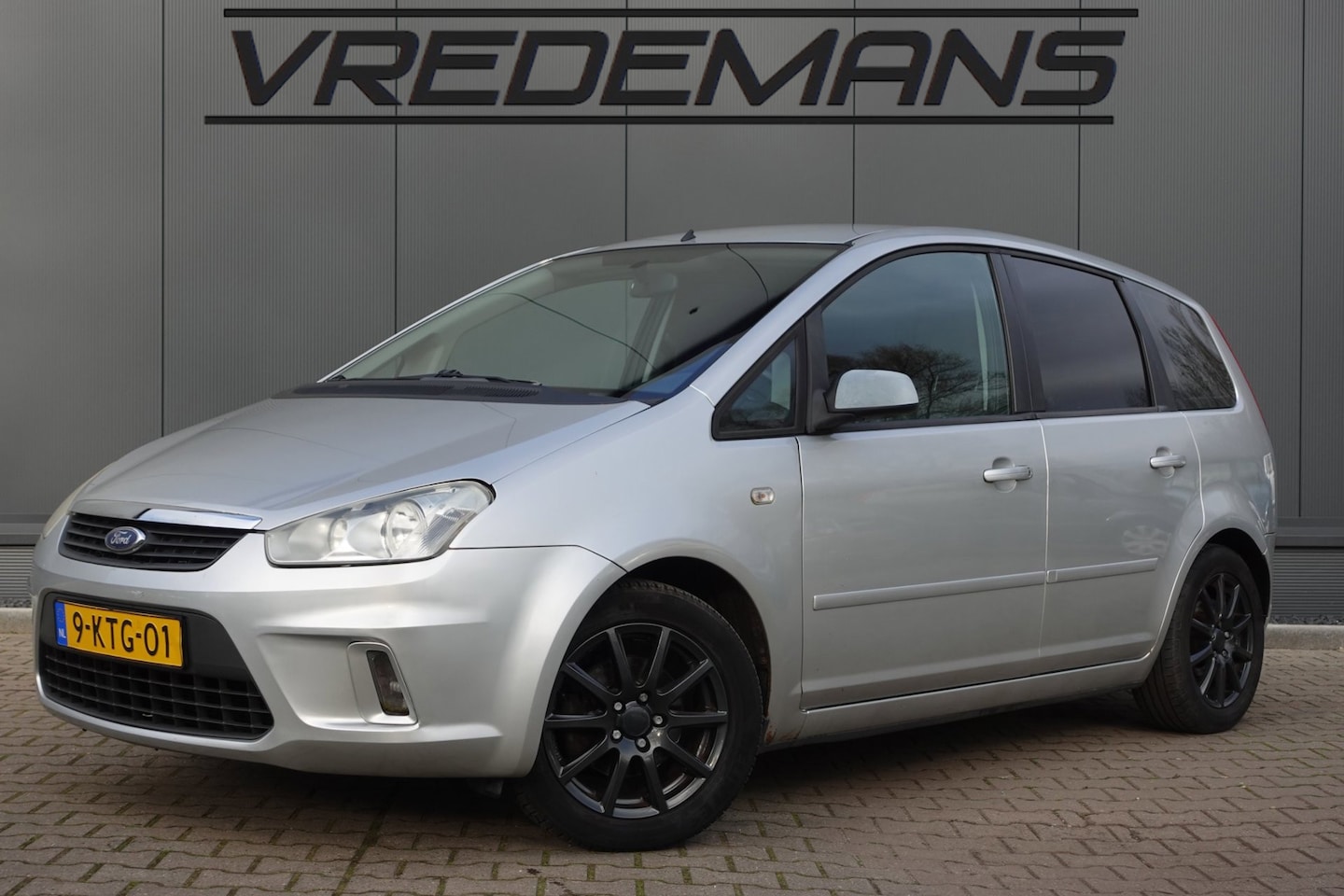 Ford Focus C-Max - 1.8-16V Futura Flexifuel LEES TEKST - AutoWereld.nl