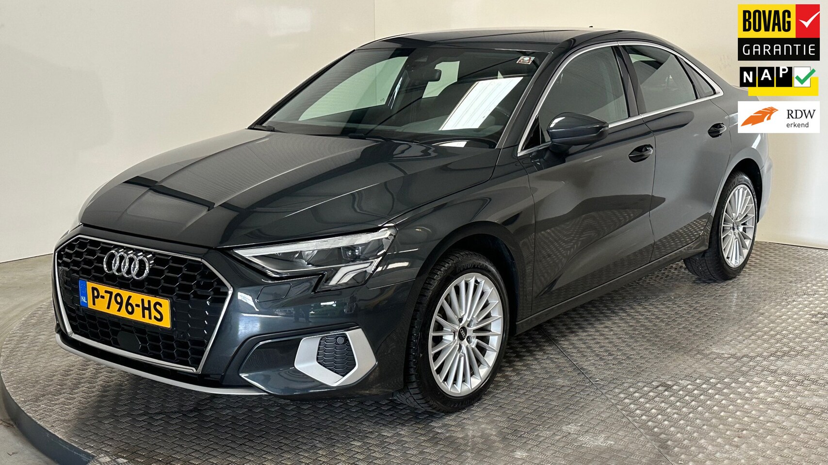 Audi A3 Limousine - 30 TFSI Advanced edition benzine automaat navigatie parkeersensoren carplay android - AutoWereld.nl