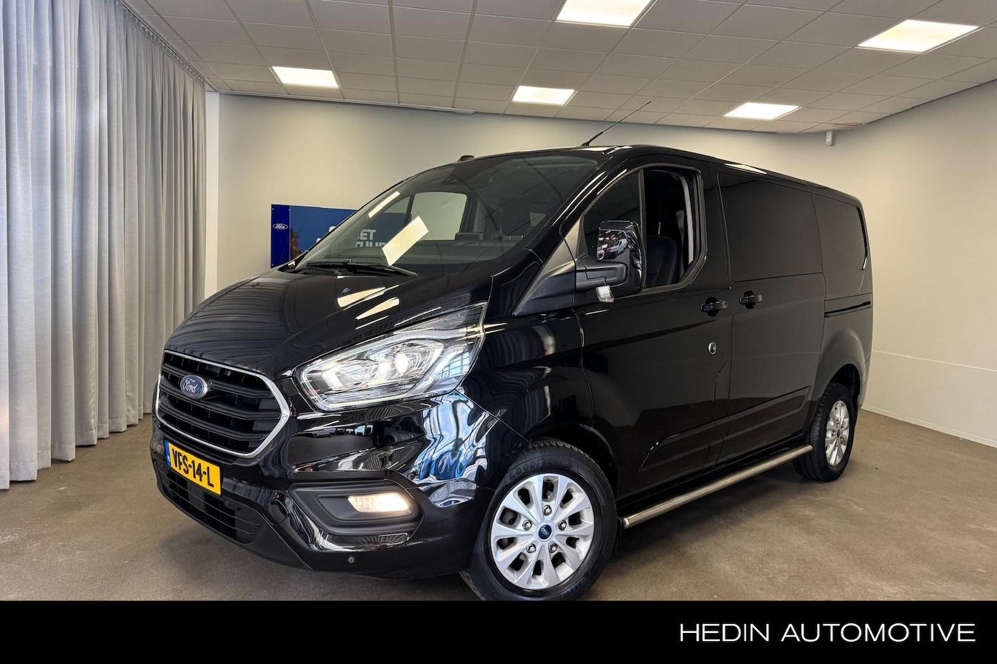 Ford Transit Custom - 300 L1H1 Limited DC | Camera | Navi | 6-Zits | Stoelverwarming | Trekhaak | BLIS | Dealer - AutoWereld.nl