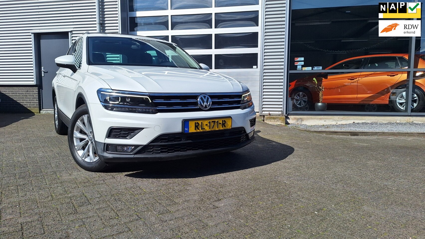 Volkswagen Tiguan - 1.4 TSI Comfortline/Navi/Camera/Panoramadak/Lm/Wit/ Metalic/Enz - AutoWereld.nl