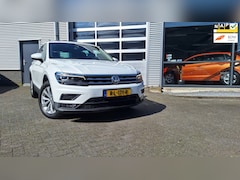 Volkswagen Tiguan - 1.4 TSI Comfortline/Navi/Camera/Panoramadak/Lm/Wit/ Metalic/Enz