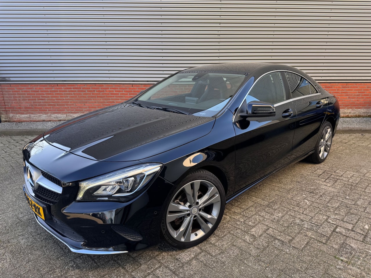Mercedes-Benz CLA-Klasse - 180 Business Solution AMG | Automaat | Stoelverwarming | Navigatie | - AutoWereld.nl