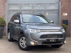 Mitsubishi Outlander - 2.0 PHEV Business Ed. Hybrid. Perfect onderhouden, afgestempeld service boek aanwezig