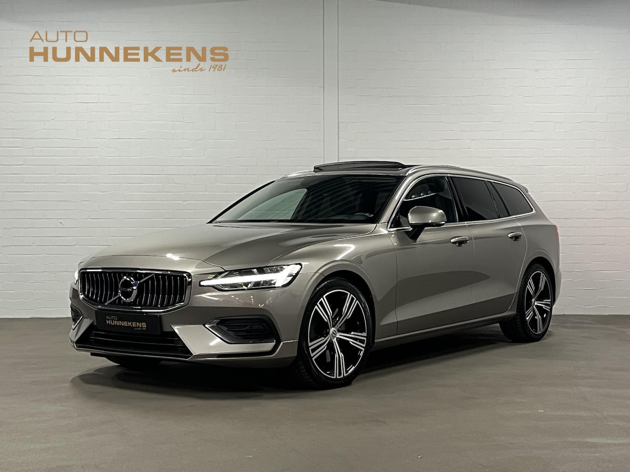 Volvo V60 - 2.0 T5 Inscription Open dak | Adapt. cruise | Massage | Stoel ventilatie | Head-up | Memor - AutoWereld.nl