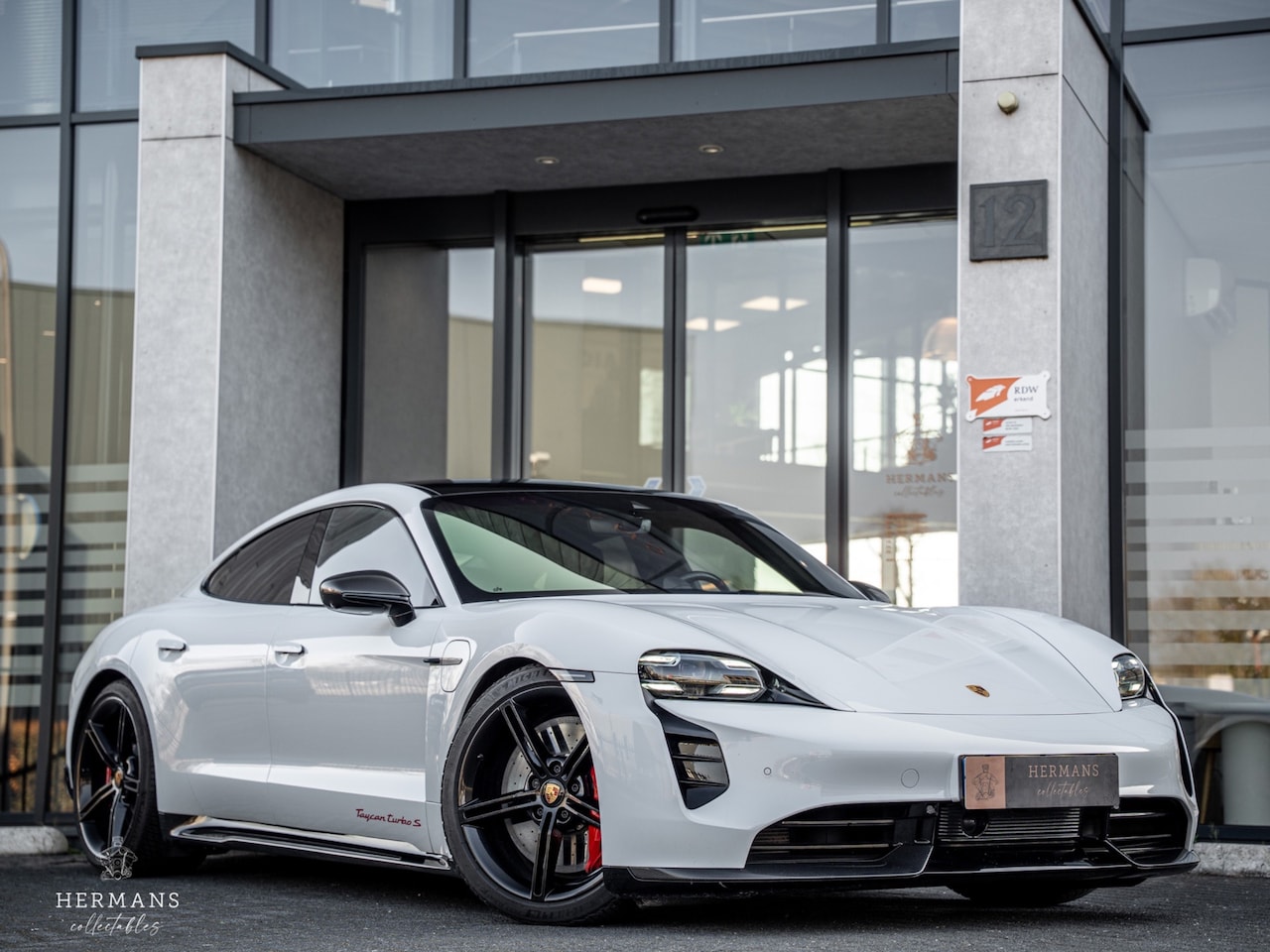 Porsche Taycan - Turbo S 93kWh / Carbon / Ceramic / InnoDrive / Target Blu Eye / Stinger - AutoWereld.nl