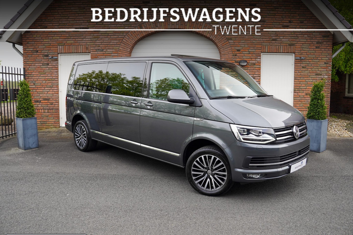 Volkswagen Multivan - T6 2.0 TDI 204PK DSG L2H1 DUB/CAB ACC LED - AutoWereld.nl